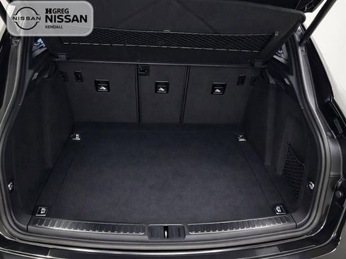 Used 2018 Porsche Macan AWD/4WD image 13