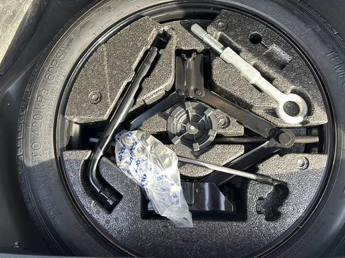 Used 2016 Volvo XC60 T6 Platinum image 36