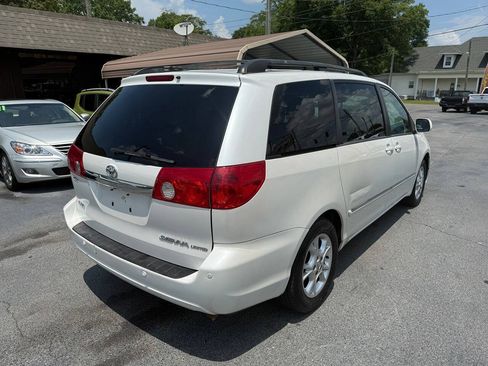 Used 2006 Toyota Sienna XLE Limited w/ XLE Limited PKG 3 FWD image 3