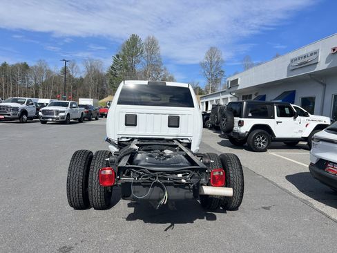 Used 2020 RAM 3500 Tradesman w/ Chrome Appearance Group image 2
