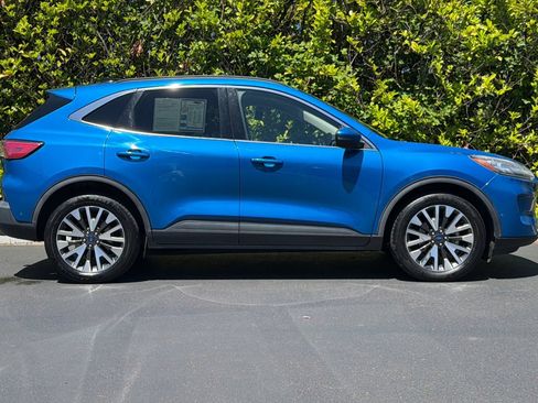 Used 2020 Ford Escape Titanium AWD/4WD image 3