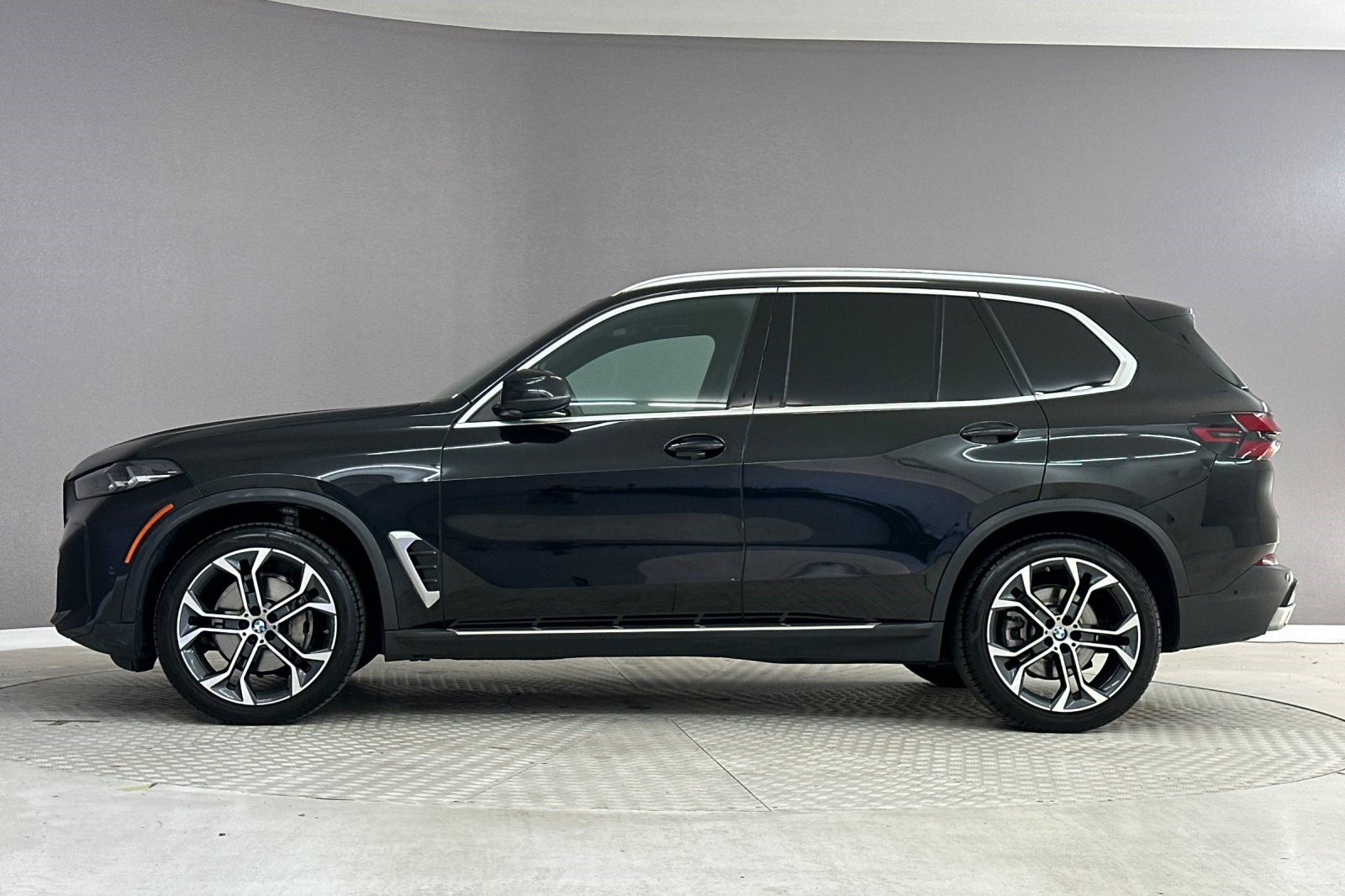 Used 2024 BMW X5 xDrive40i AWD/4WD image 2