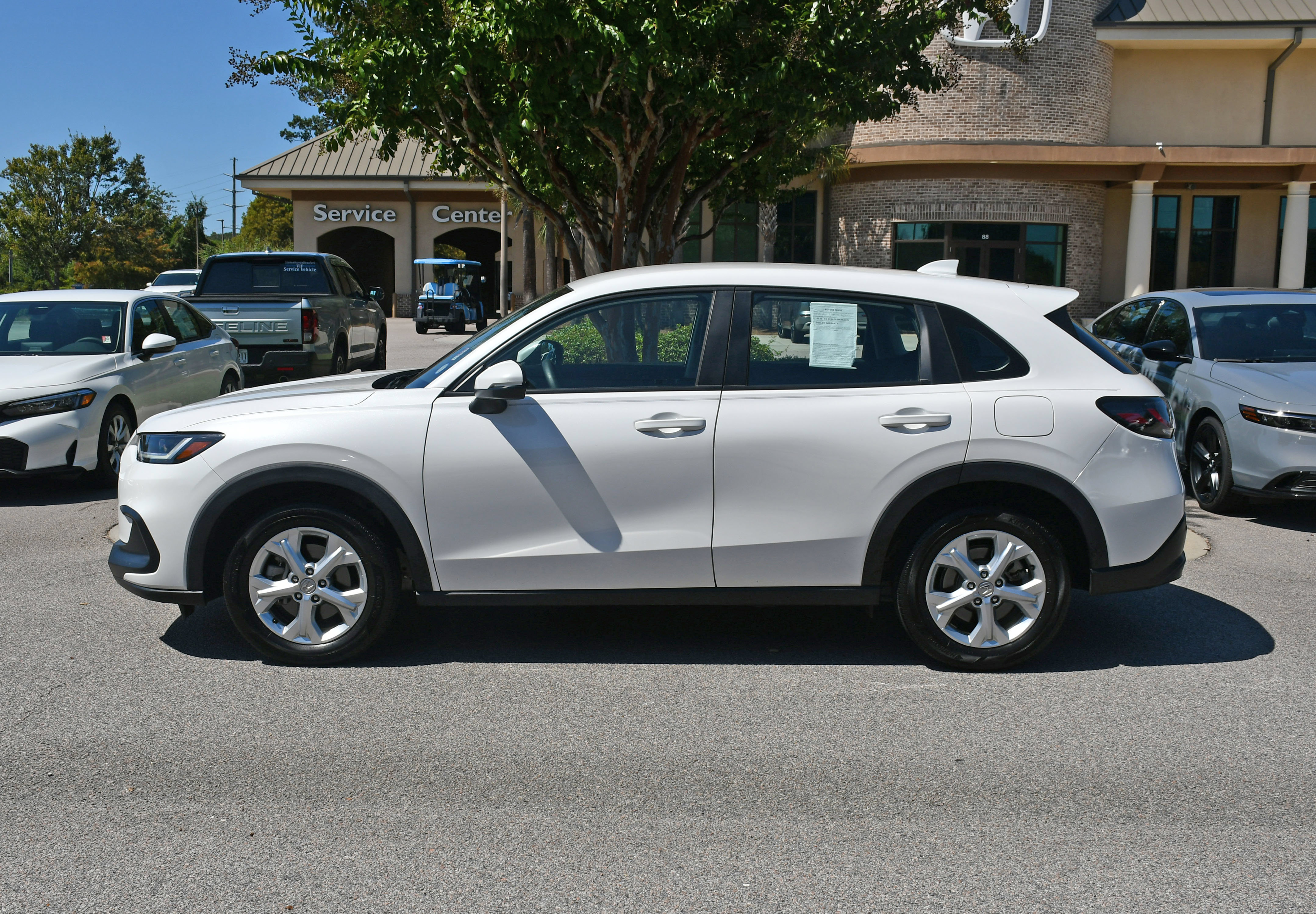 Used 2025 Honda HR-V LX image 2