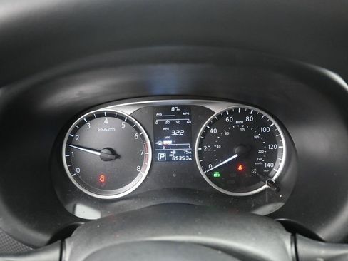 Used 2018 Nissan Kicks S FWD image 11
