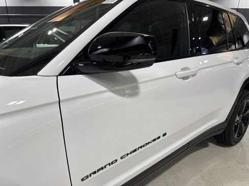 New 2025 Jeep Grand Cherokee Altitude image 4