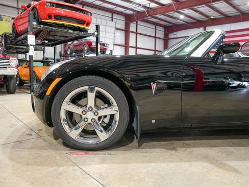 Used 2006 Pontiac Solstice Convertible w/ Premium Package RWD image 3