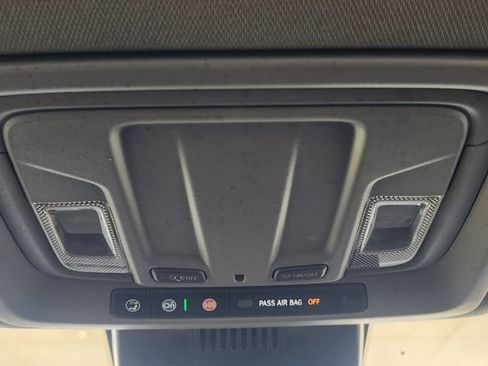 Used 2025 GMC Sierra 1500 SLT AWD/4WD image 40