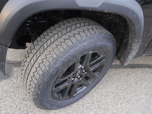 New 2025 Chevrolet Colorado Trail Boss w/ Midnight Edition AWD/4WD image 11