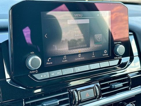 Used 2024 Nissan Pathfinder SV image 14