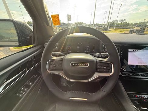 Used 2024 Jeep Wagoneer Series II AWD/4WD image 19