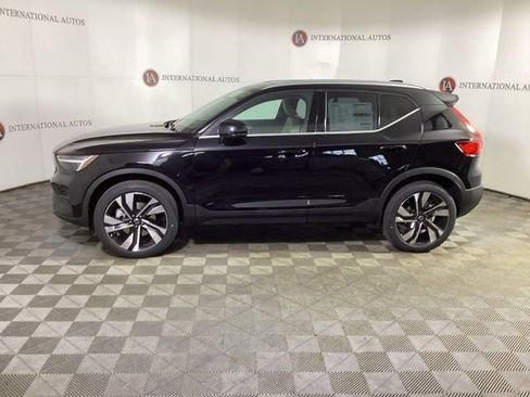 New 2025 Volvo XC40 B5 Ultra w/ Climate Package image 7