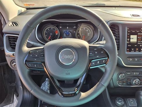 Used 2023 Jeep Cherokee Altitude Lux image 70