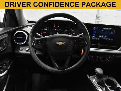 Used 2024 Chevrolet Trax LS w/ LS Convenience Package FWD image 5