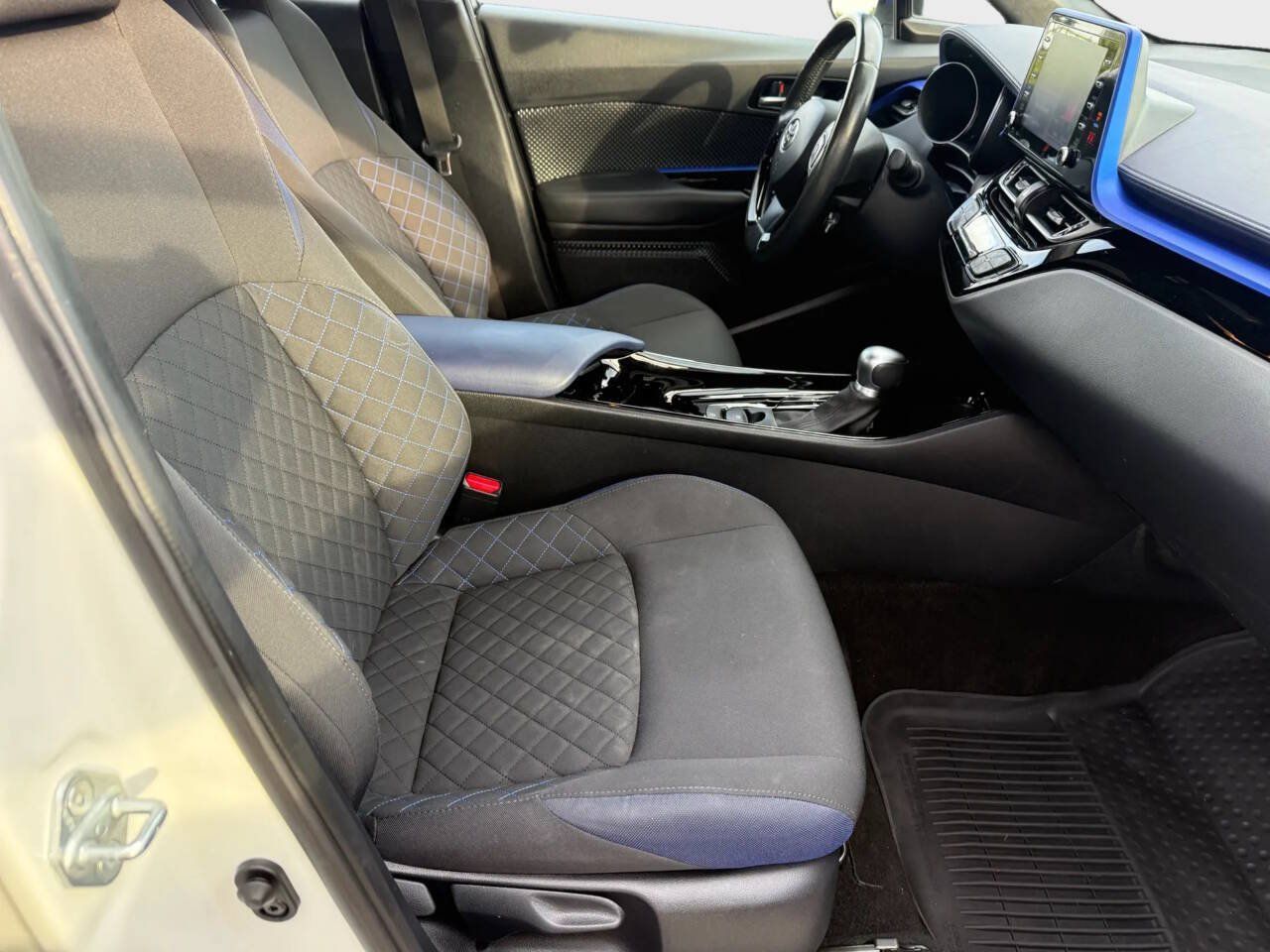 Used 2021 Toyota C-HR XLE FWD image 12