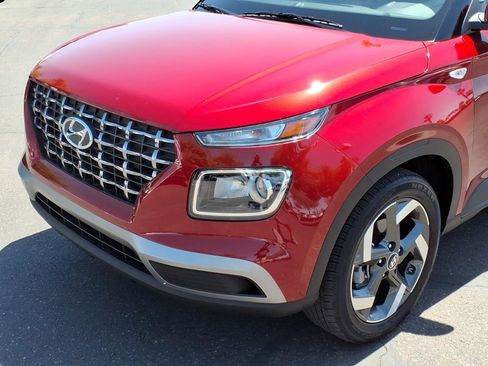 Certified 2025 Hyundai Venue SEL FWD image 8