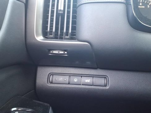 Used 2022 Nissan Pathfinder SL FWD image 25