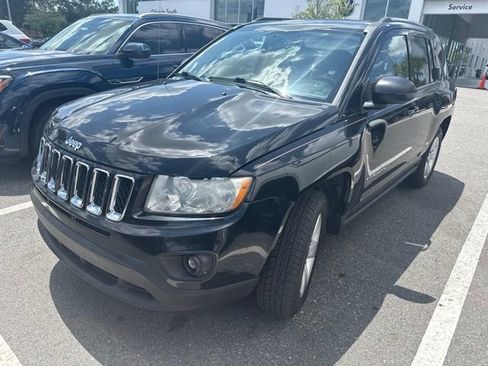 Used 2012 Jeep Compass Latitude w/ Sun/Sound Group FWD image 3