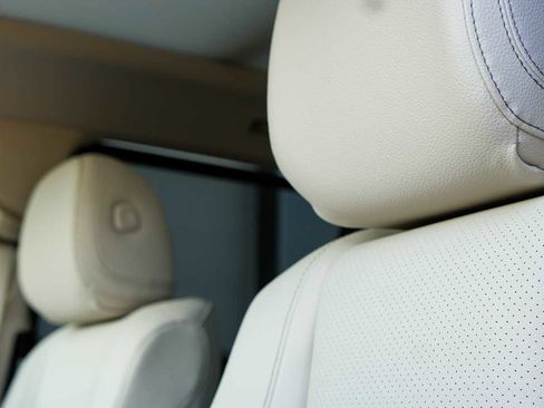 New 2026 Mercedes-Benz GLS 450 4MATIC image 43