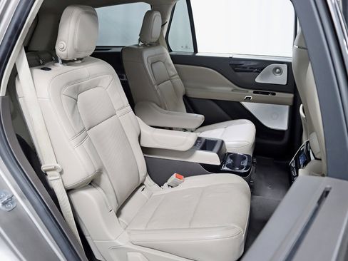 Used 2020 Lincoln Aviator Reserve w/ Equipment Group 202A AWD/4WD image 30