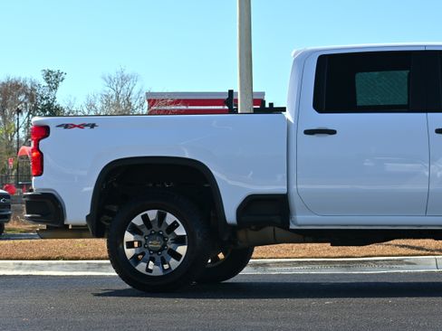 Used 2022 Chevrolet Silverado 2500 Custom w/ Custom Convenience Package image 5