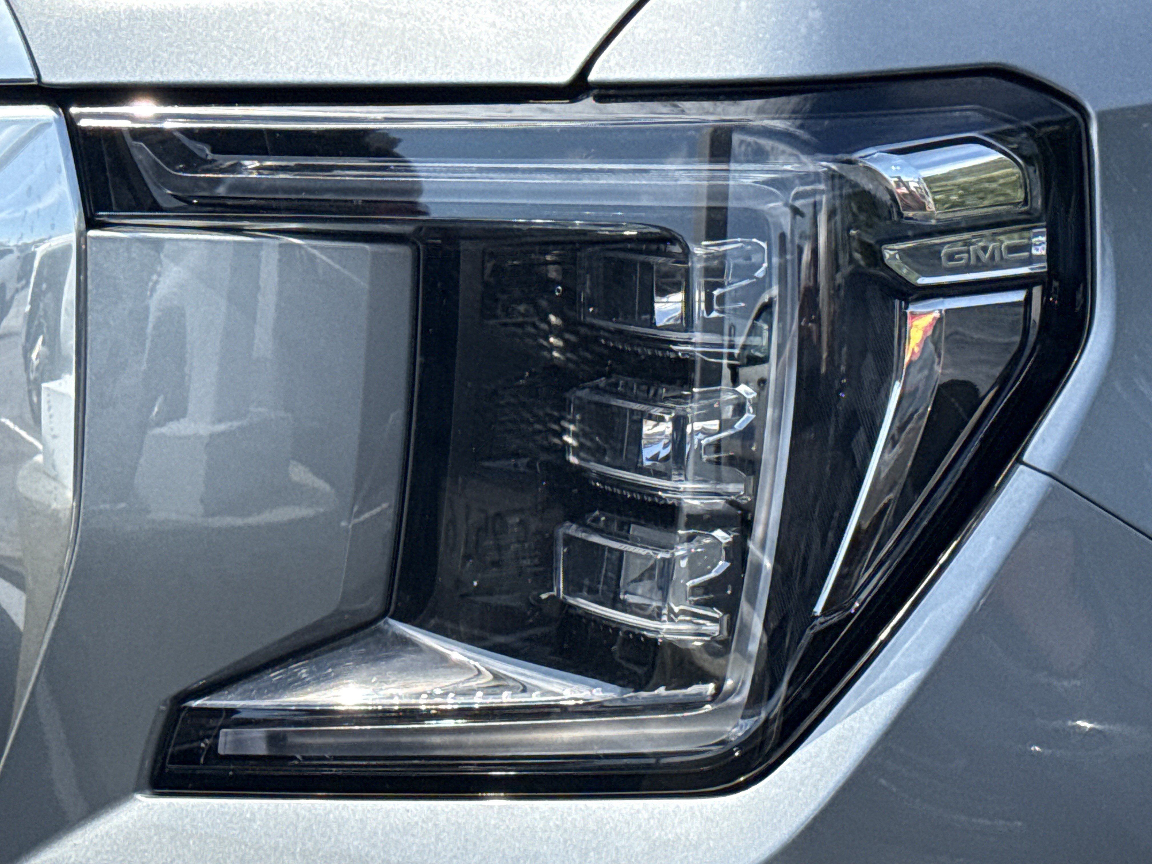 Used 2023 GMC Yukon Denali RWD image 6