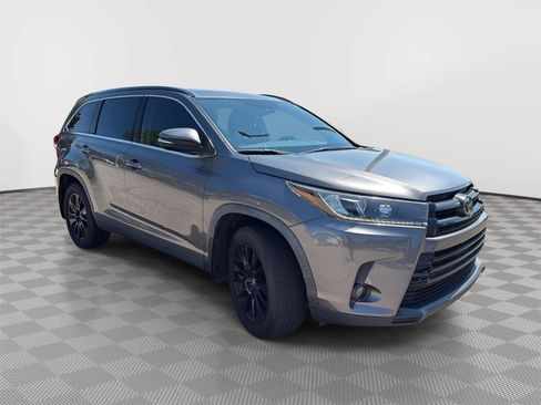 Used 2019 Toyota Highlander SE AWD/4WD image 3