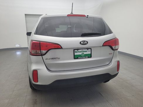 Used 2015 Kia Sorento LX image 6