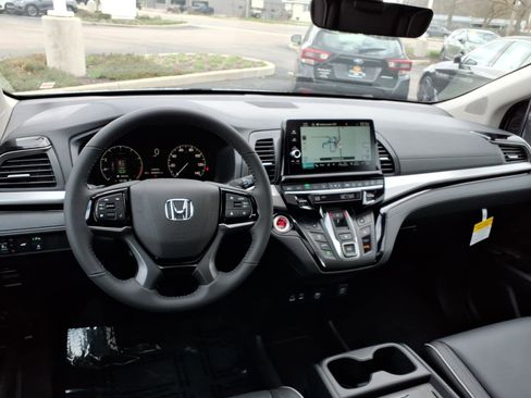 New 2026 Honda Odyssey Touring image 6