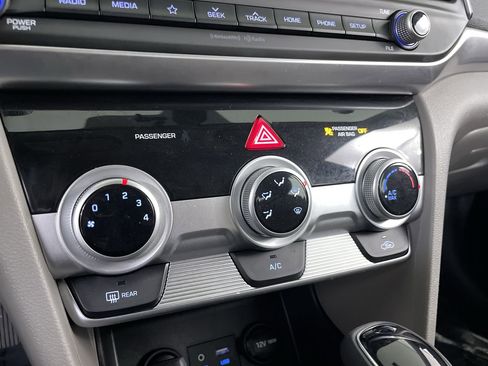 Used 2019 Hyundai Elantra SEL image 16