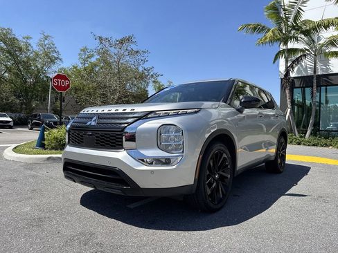 Used 2022 Mitsubishi Outlander SE image 32