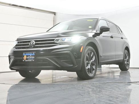 Used 2022 Volkswagen Tiguan SE w/ Panoramic Sunroof Package image 27