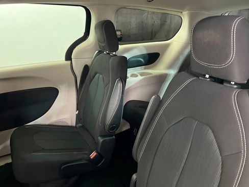Certified 2023 Chrysler Voyager LX image 19