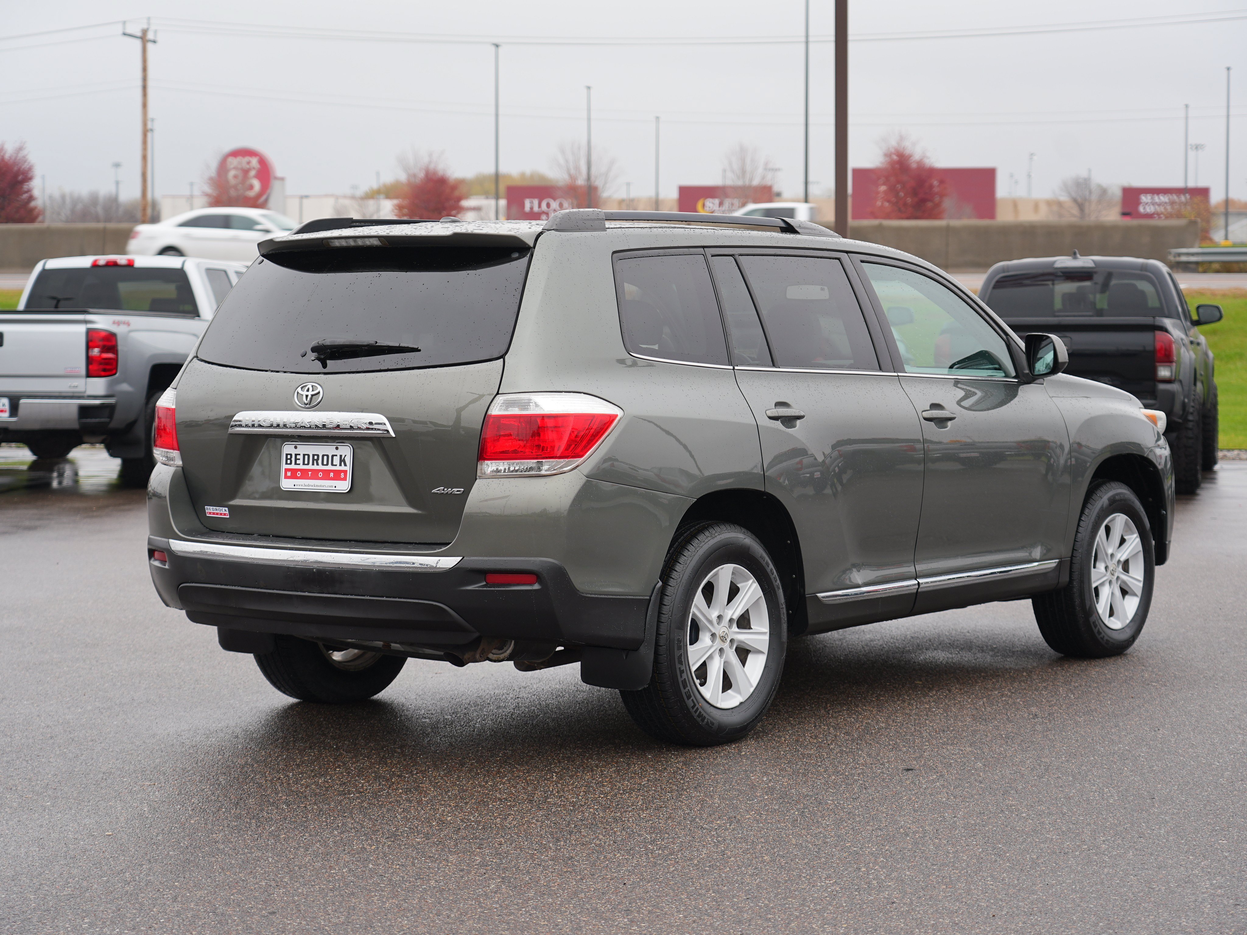 Used 2012 Toyota Highlander SE w/ Tow Pkg AWD/4WD image 3