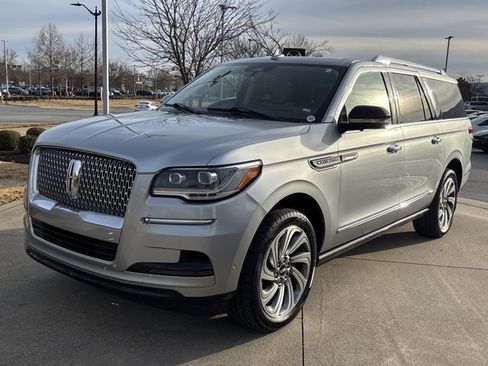 Used 2023 Lincoln Navigator L Reserve image 12