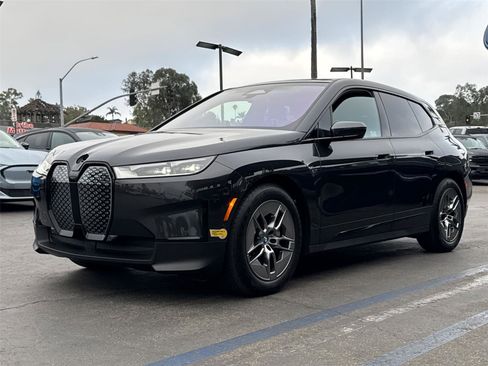 Used 2022 BMW iX xDrive50 w/ Dynamic Handling Package image 4