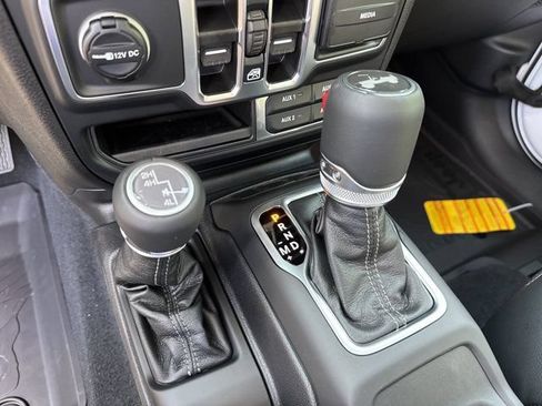 New 2026 Jeep Wrangler Unlimited Sahara AWD/4WD image 28