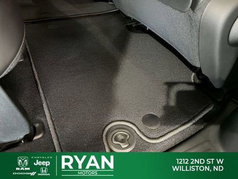 New 2026 Chrysler Pacifica Select image 21