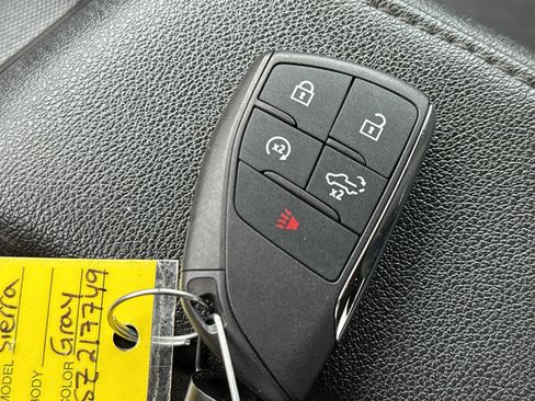Used 2025 GMC Sierra 1500 Elevation image 36