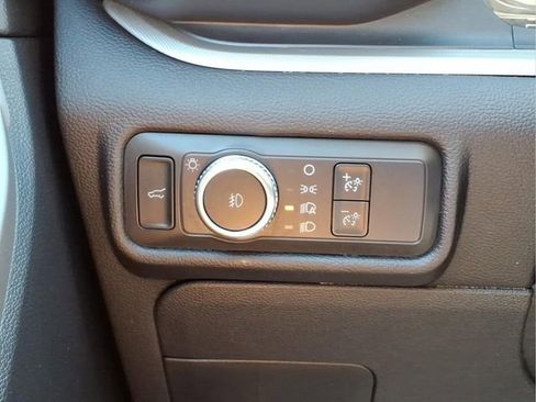 Used 2021 Ford Explorer XLT AWD/4WD image 15