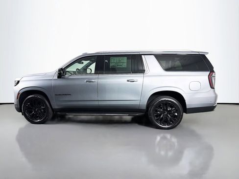 New 2025 Chevrolet Suburban Premier image 4