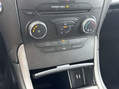 Used 2018 Ford Edge SE image 20