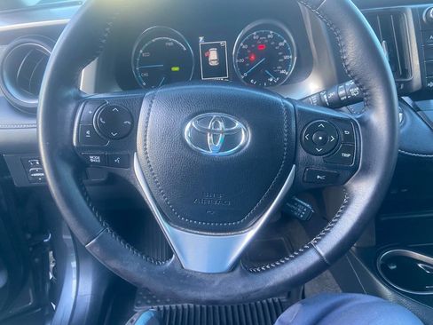 Used 2017 Toyota RAV4 XLE AWD/4WD image 16