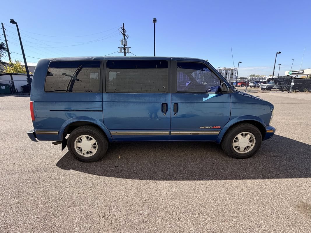 Used 1995 Chevrolet Astro AWD Passenger image 4