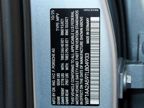 Certified 2026 Porsche Macan AWD/4WD image 28