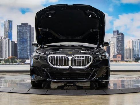 Used 2026 BMW 550e xDrive w/ Premium Package image 4