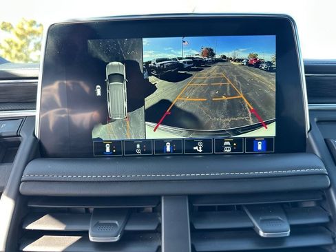 Used 2022 GMC Yukon XL SLT w/ SLT Premium Package image 27