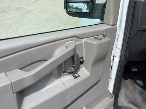 Used 2021 Chevrolet Express 2500 RWD image 13