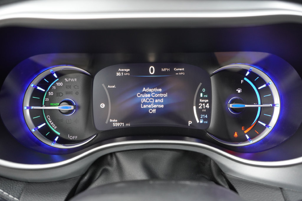 Used 2024 Chrysler Pacifica Limited FWD image 37