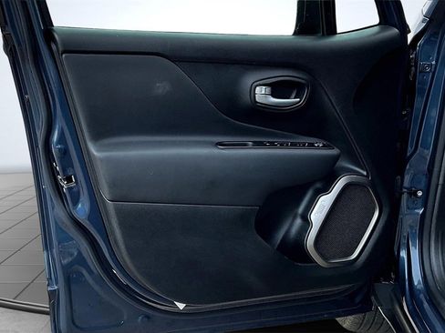 Used 2023 Jeep Renegade Latitude w/ Premium Group image 23