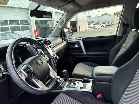 Used 2016 Toyota 4Runner SR5 AWD/4WD image 23